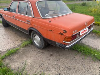 1980 Mercedes-Benz W123 230, красный, 320000 рублей, вид 4