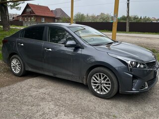 2021 Kia Rio IV Рестайлинг, серый, 1970000 рублей, вид 3
