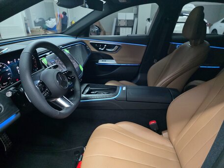 2025 Mercedes-Benz E-Класс 200 VI (W214, S214), чёрный, 6555000 рублей, вид 4