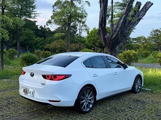 2022 Mazda 3 Axela IV (BP), белый, 1440000 рублей, вид 5