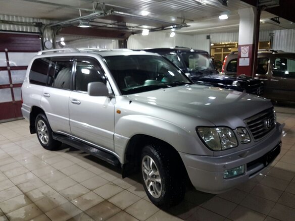 2006 Lexus LX 470 II Рестайлинг, серебристый