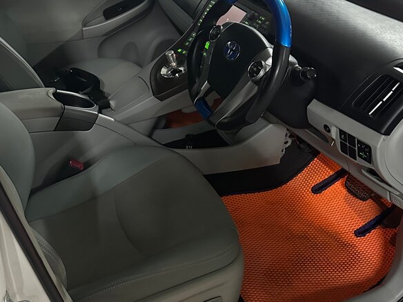 2012 Toyota Prius III Рестайлинг (XW30), белый, 1320000 рублей - вид 10