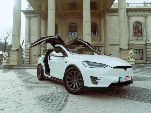 2019 Tesla Model X Long Range Plus I, белый, 6100000 рублей