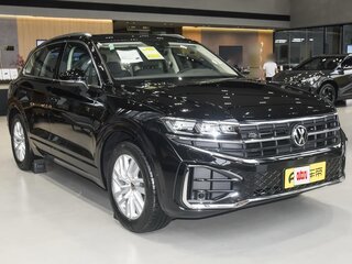 2025 Volkswagen Touareg III Рестайлинг, чёрный, 8100000 рублей, вид 5