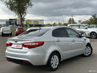 2013 Kia Rio 4-speed III, серебристый, 1250000 рублей, вид 3