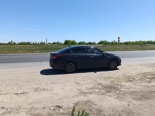 2017 Kia Rio IV, чёрный, 1400000 рублей, вид 3