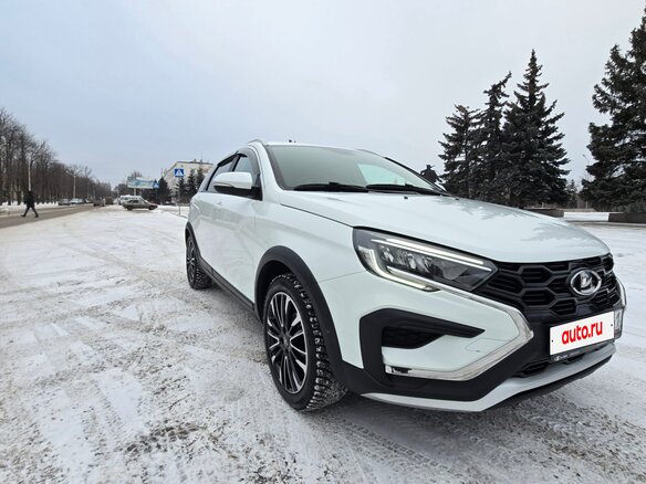 2023 Lada (ВАЗ) Vesta SW Cross I Рестайлинг (NG), белый, 1700000 рублей - вид 1