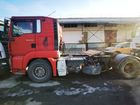 2006 MAN TGA, красный, 1550000 рублей, вид 3