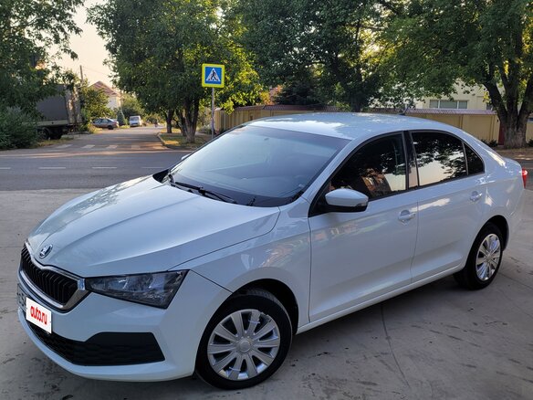 2020 Skoda Rapid I Рестайлинг, белый, 1300000 рублей - вид 1