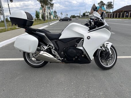2010 Honda VFR 1200, белый, 680000 рублей, вид 5