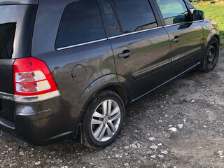2010 Opel Zafira B Рестайлинг, серый, 770000 рублей, вид 3