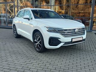 2019 Volkswagen Touareg III, белый, 6700000 рублей, вид 1