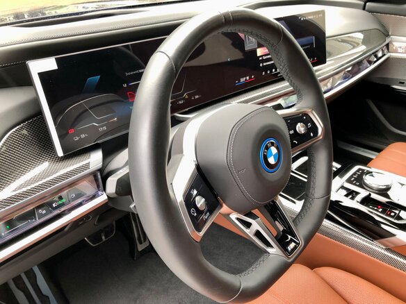 2022 BMW i7 xDrive60 I (G70), синий, 14900000 рублей - вид 13