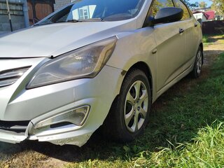 2015 Hyundai Solaris I Рестайлинг, серебристый, 620000 рублей, вид 1