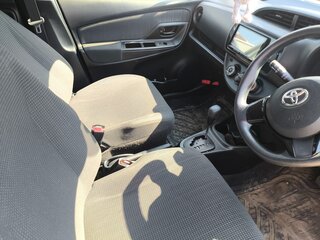 2019 Toyota Vitz III (XP130) Рестайлинг 2, серый, 933000 рублей, вид 5