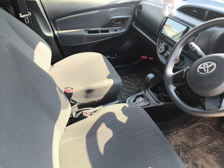 2019 Toyota Vitz III (XP130) Рестайлинг 2, серый, 933000 рублей, вид 5