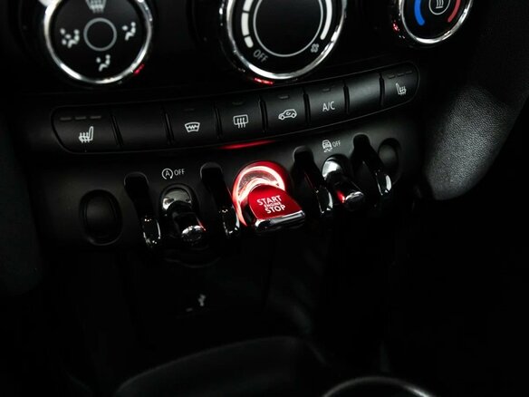 2020 Mini Hatch One III (F55/F56) Рестайлинг, красный, 1650000 рублей - вид 12