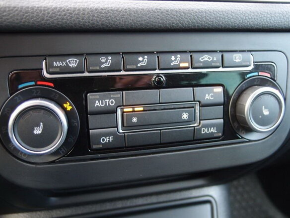 2011 Volkswagen Tiguan I, чёрный - вид 10