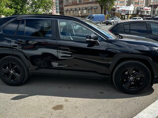 2021 Toyota RAV4 V (XA50), чёрный, 3250000 рублей, вид 2