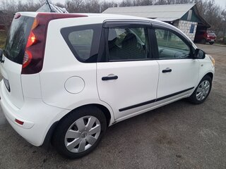 2012 Nissan Note I Рестайлинг, белый, 510000 рублей, вид 3