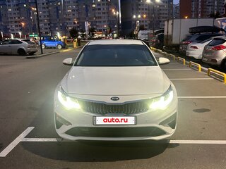 2019 Kia Optima IV Рестайлинг, белый, 1880000 рублей, вид 3