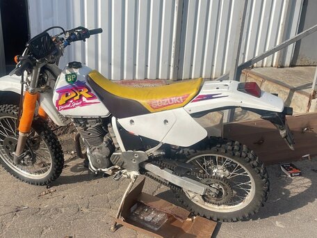 1998 Suzuki DR 250, белый, 205000 рублей, вид 1