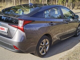 2022 Toyota Prius IV Рестайлинг (XW50), серый, 2100000 рублей, вид 5