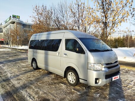 2016 Toyota HiAce, серебристый, 3500000 рублей, вид 3
