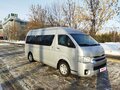 2016 Toyota HiAce, серебристый, 3500000 рублей - вид 2