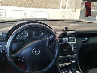 2004 Mercedes-Benz C-Класс 230 II (W203) Рестайлинг, серебристый, 650000 рублей, вид 4