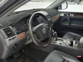 2008 Volkswagen Touareg I Рестайлинг, серый, 900000 рублей, вид 3