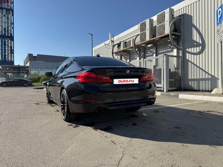 2019 BMW 5 серии 520d VII (G30/G31/G38), чёрный, 2820000 рублей, вид 2
