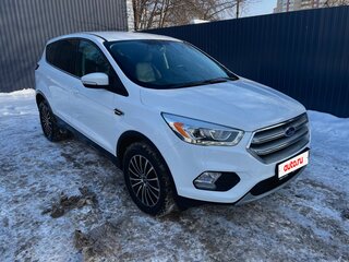 2017 Ford Kuga II Рестайлинг, белый, 1850000 рублей, вид 3