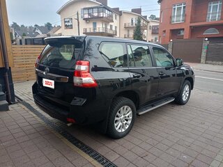 2013 Toyota Land Cruiser Prado 150 Series Рестайлинг 1, чёрный, 3500000 рублей, вид 4