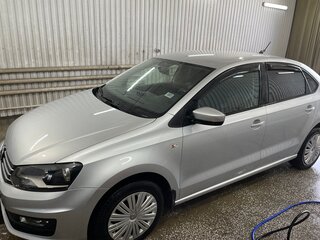 2017 Volkswagen Polo V Рестайлинг, серебристый, 1400000 рублей, вид 5