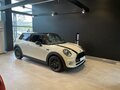 2021 Mini Hatch Cooper III (F55/F56) Рестайлинг, белый, 2600000 рублей - вид 3