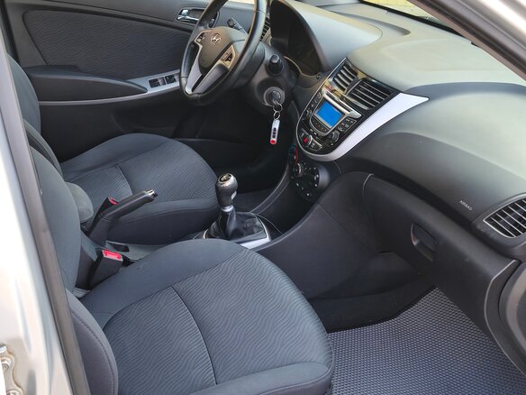2011 Hyundai Solaris I, серебристый, 630000 рублей - вид 5