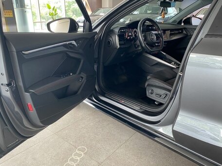 2023 Audi A3 Sportback 35 TFSI IV (8Y), серый, 2500000 рублей, вид 4