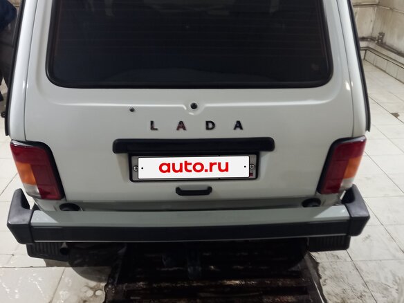 1997 Lada (ВАЗ) 2121 (4x4) I Рестайлинг, белый, 800000 рублей - вид 4