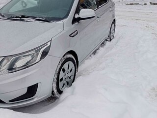 2013 Kia Rio III, серебристый, 850000 рублей, вид 3