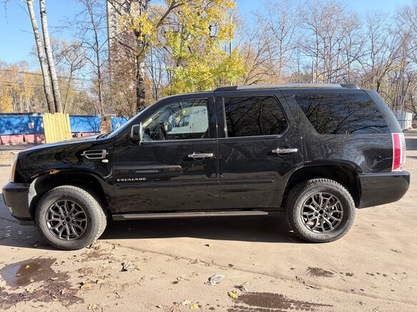 2011 Cadillac Escalade III, чёрный, 1500000 рублей - вид 3