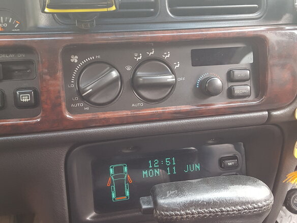 1997 Jeep Grand Cherokee I (ZJ) Рестайлинг, серебристый - вид 14