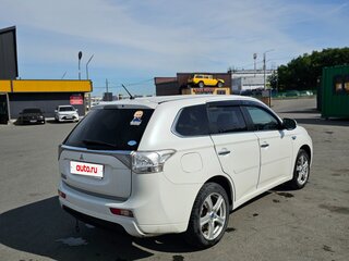 2013 Mitsubishi Outlander PHEV III, белый, 1750000 рублей, вид 3