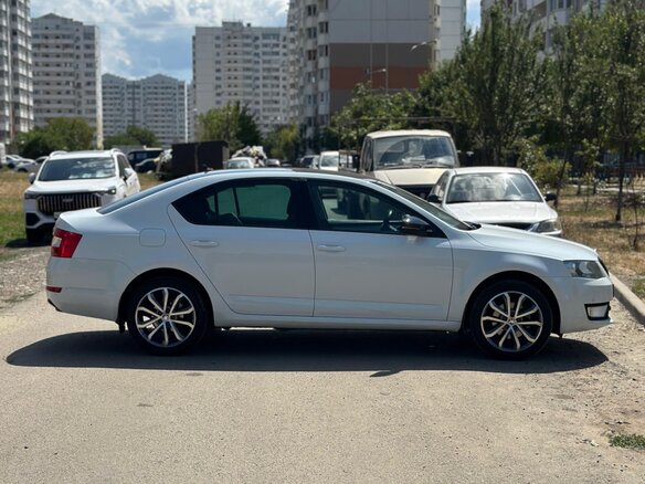 2017 Skoda Octavia III (A7), белый, 1700000 рублей - вид 5