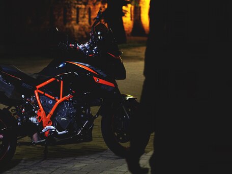 2013 KTM 990 SM, чёрный, 700000 рублей, вид 3