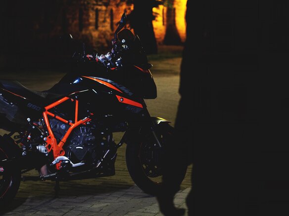 2013 KTM 990 SM, чёрный, 700000 рублей - вид 2