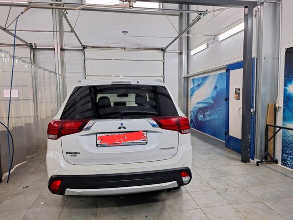2017 Mitsubishi Outlander III Рестайлинг 2, белый, 1900000 рублей - вид 5