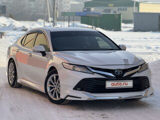 2017 Toyota Camry VIII (XV70), белый, 2650000 рублей, вид 3