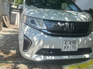 2016 Honda Stepwgn V, белый, 2100000 рублей, вид 2