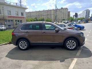 2017 Volkswagen Tiguan II, коричневый, 1850000 рублей, вид 2